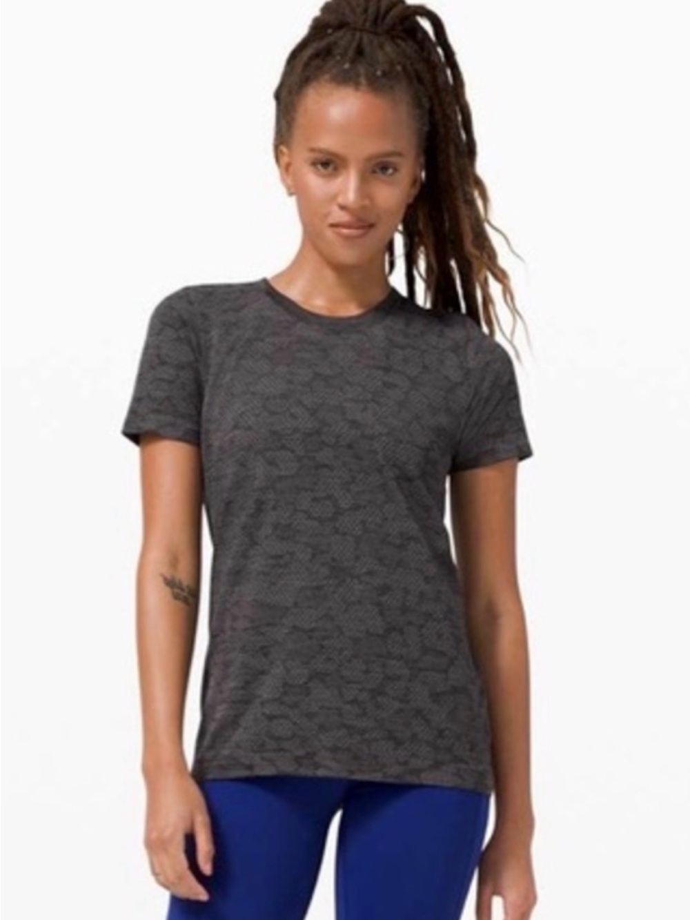 Lululemon athletica women’s breeze by polar spots titanium/black short sleeve